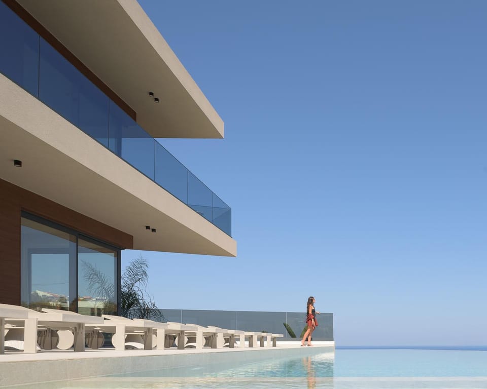 Property building, View (from property/room), Guests, Pool view, Sea view, Swimming pool, sunbed