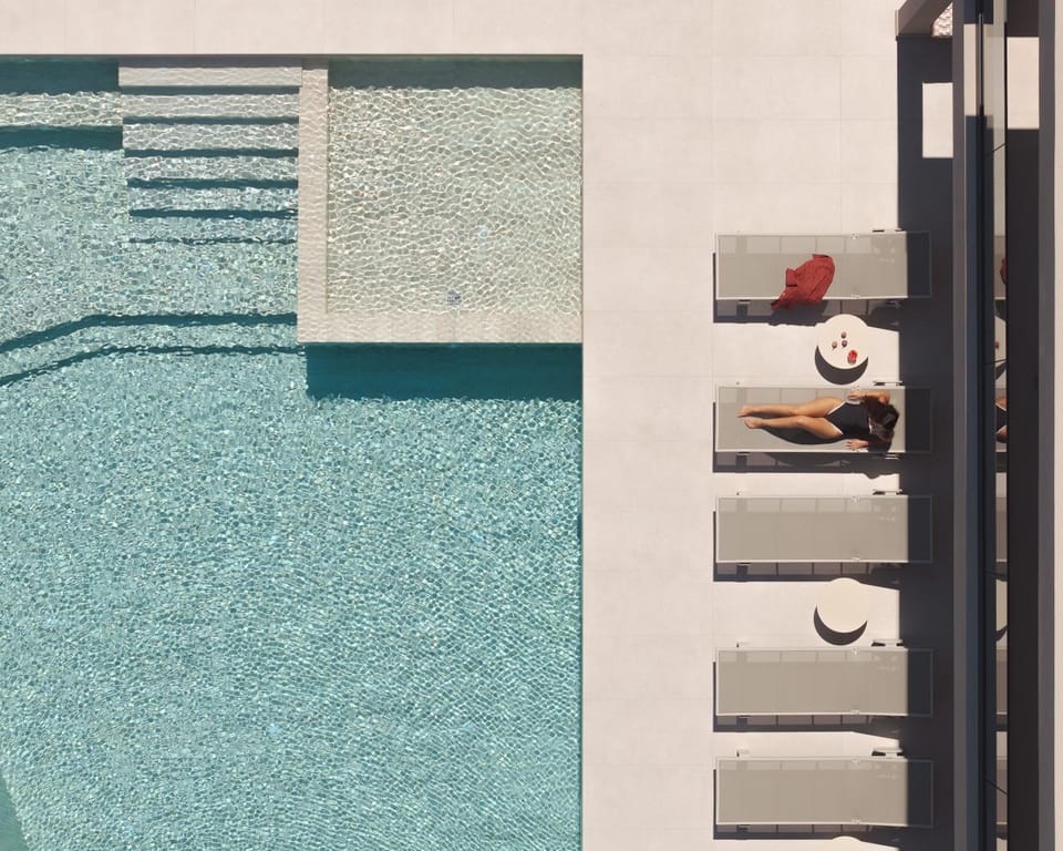 Swimming pool, sunbed