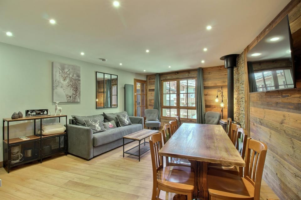 Nearby landmark, Day, Natural landscape, Winter, Skiing, Skiing, TV and multimedia, Kitchen or kitchenette, Living room, Seating area, Dining area, Landmark view, Landmark view, Mountain view, Mountain view, Time of day, fireplace, fireplace, internet, internet