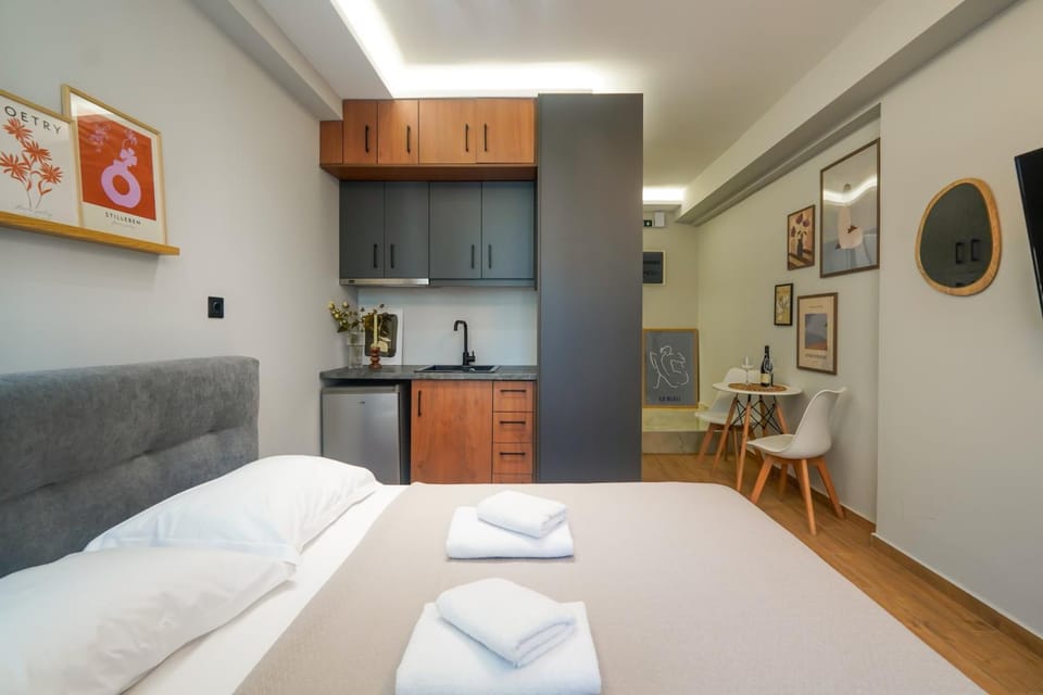Bed, Kitchen or kitchenette, Photo of the whole room, Bedroom, towels