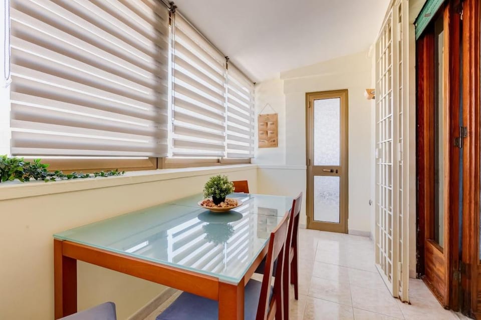 Karolina's Home, 2-BDR at Vatican Apartment in Rome