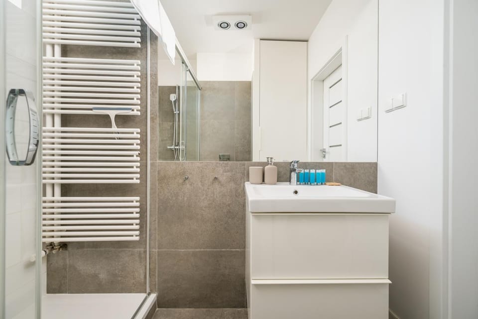 Shower, Bathroom, towels
