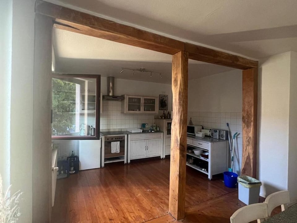 Kitchen or kitchenette, Dining area, oven, stove