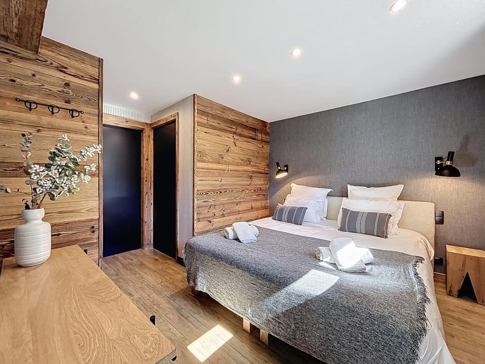 Bed, Bedroom