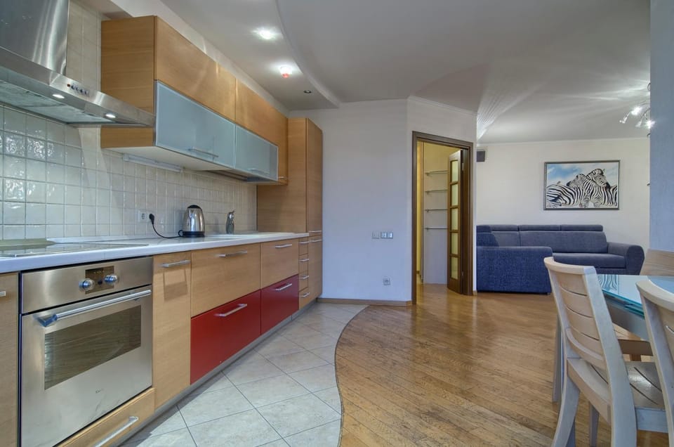 Dining area, oven, stove