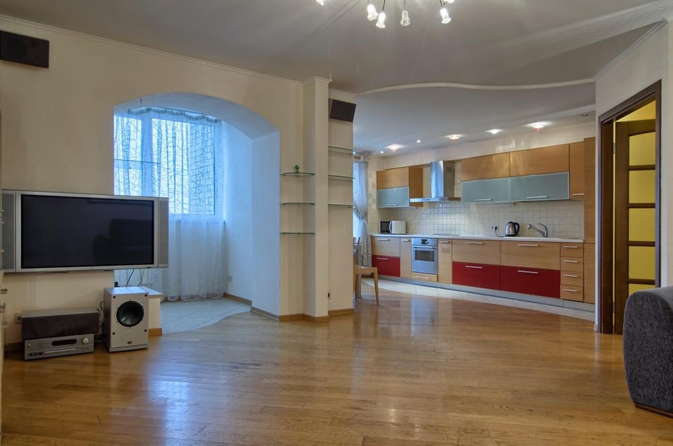 TV and multimedia, Kitchen or kitchenette, Living room, Dining area, dishwasher, oven, stove