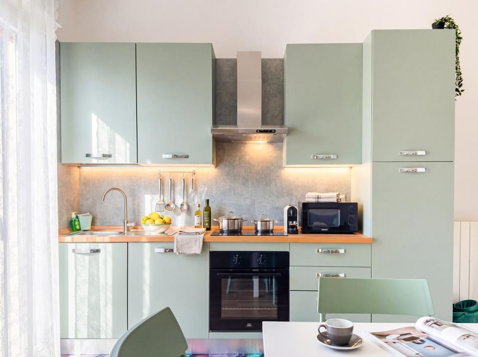 Kitchen or kitchenette, Dining area, oven, stove