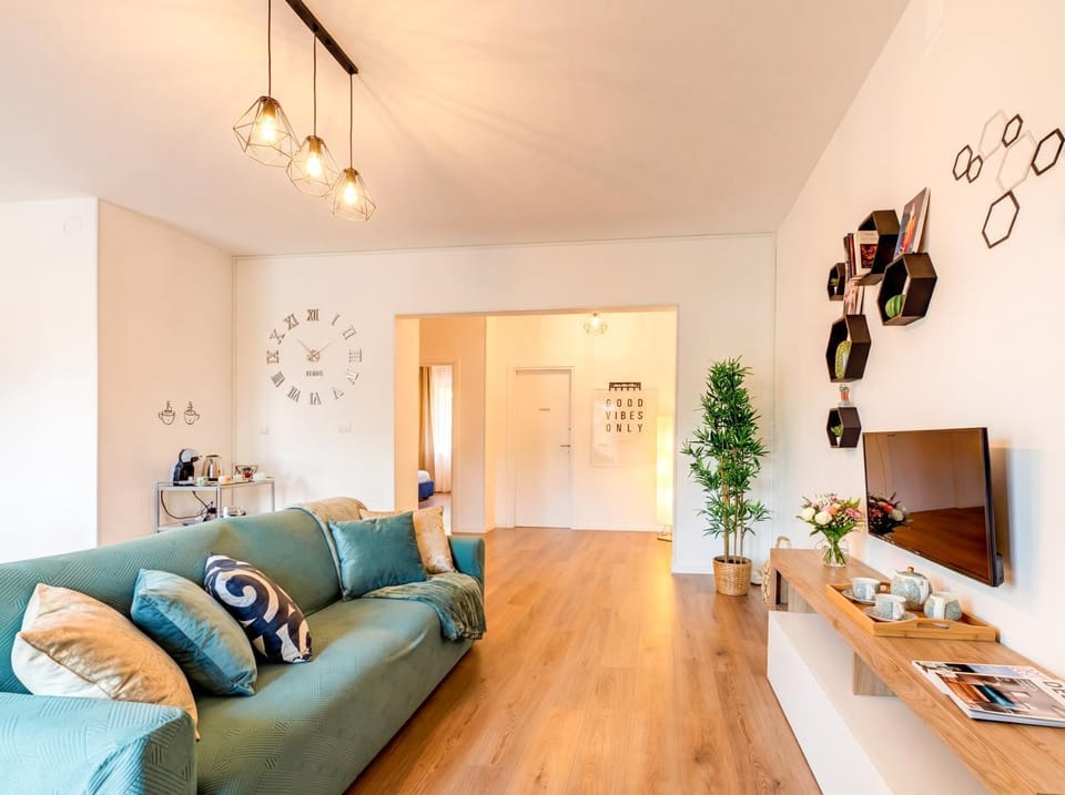 TV and multimedia, Living room, Dining area