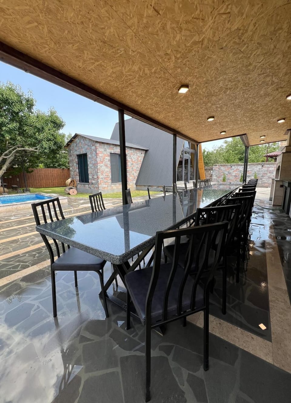 Patio, Day, Dining area