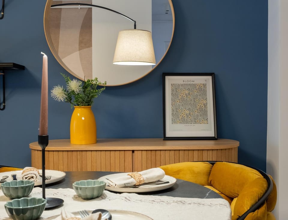 Living room, Seating area, Dining area