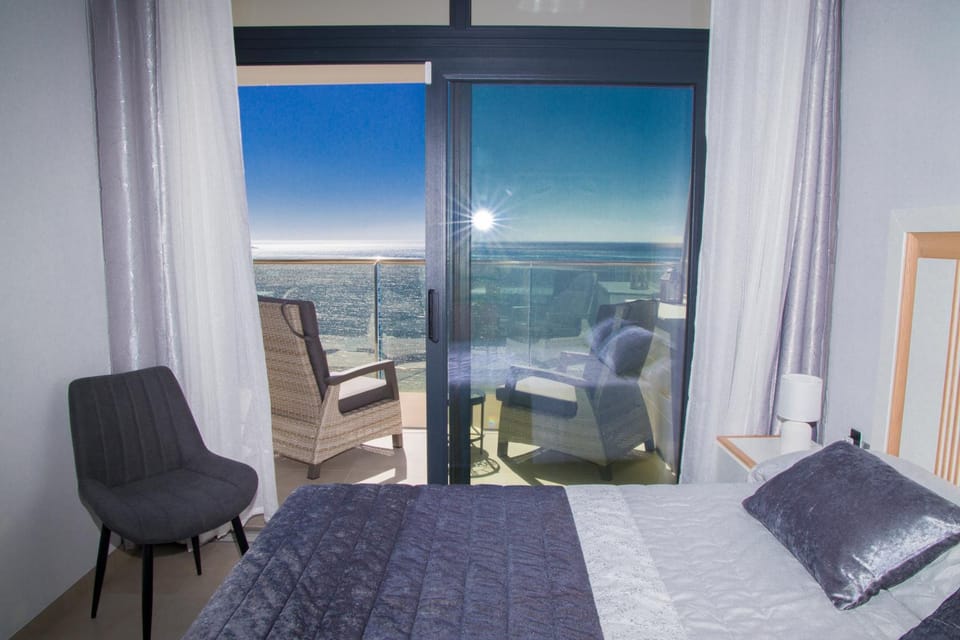 Bed, Balcony/Terrace, Photo of the whole room, Bedroom, Sea view