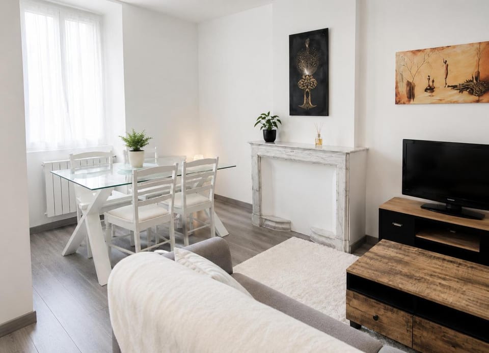 Le Déchelette 2, appartement cosy en plein centre Apartment in Auvergne-Rhône-Alpes