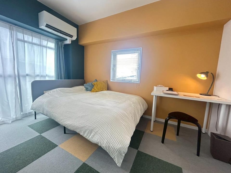 Bed, Living room, Photo of the whole room, Bedroom, air conditioner