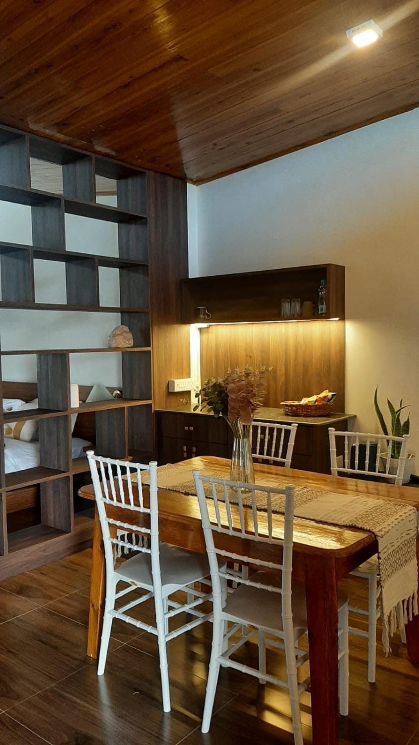 Kitchen or kitchenette, Living room, Seating area, Dining area