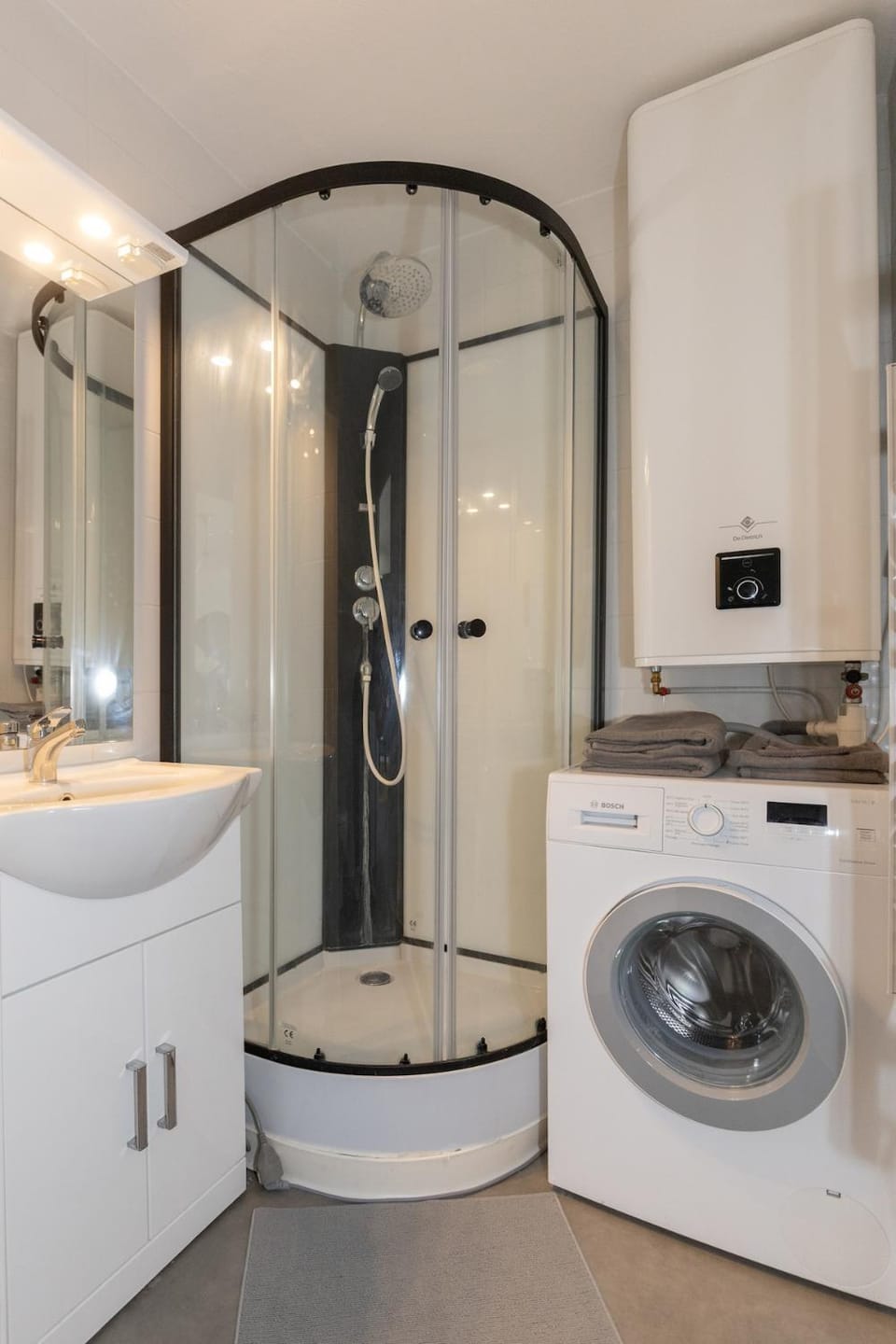 Shower, Bathroom, towels, washing machine