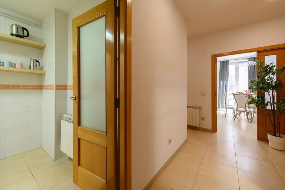Apartamento de 2 Dormitorios a Pasos de Gran Vía Vive en el Corazón de Madrid DIN133B Apartment in Centro