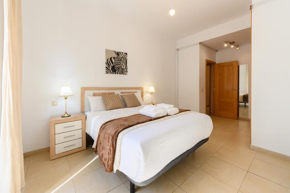 Apartamento de 2 Dormitorios a Pasos de Gran Vía Vive en el Corazón de Madrid DIN133B Apartment in Centro