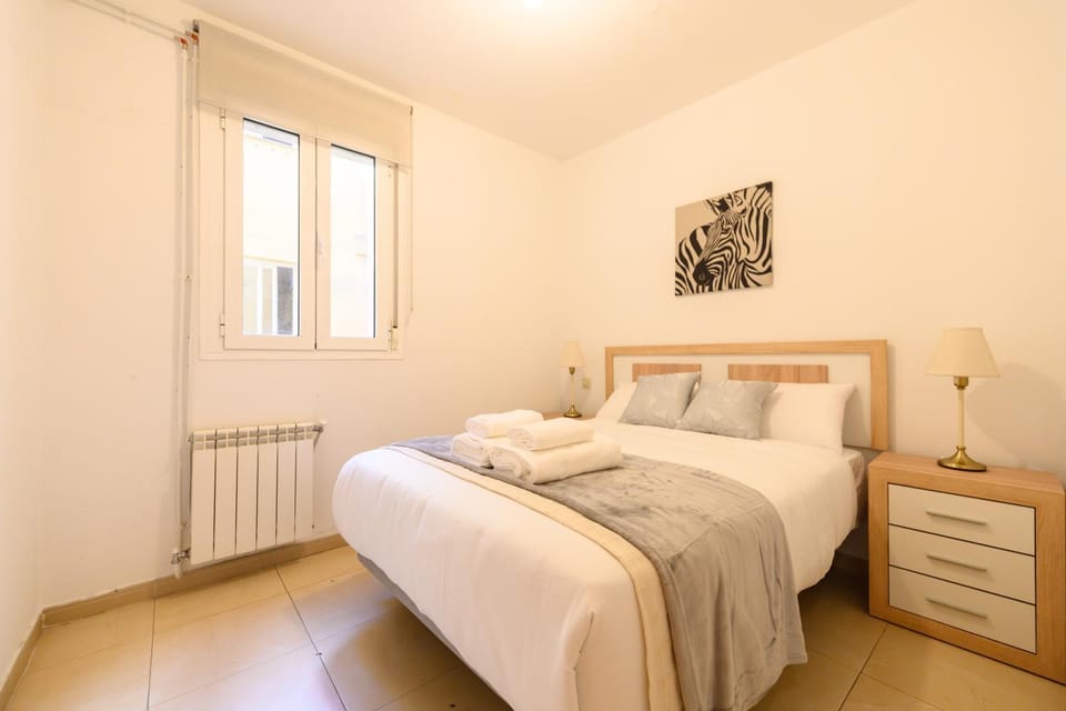 Apartamento de 2 Dormitorios a Pasos de Gran Vía Vive en el Corazón de Madrid DIN133B Apartment in Centro