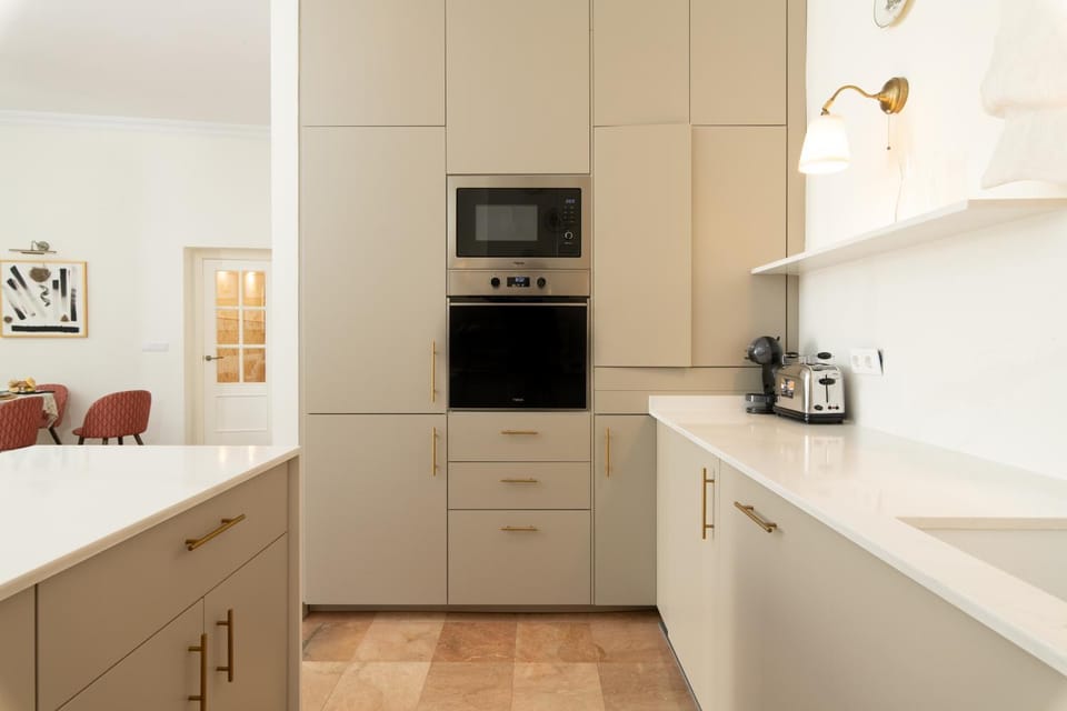 Kitchen or kitchenette, oven
