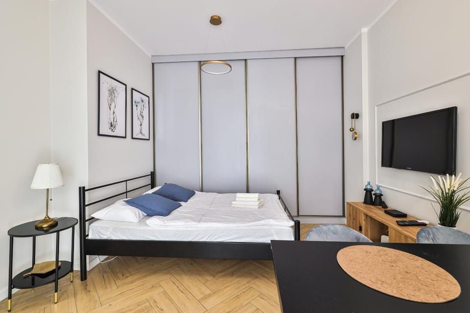 Bed, TV and multimedia
