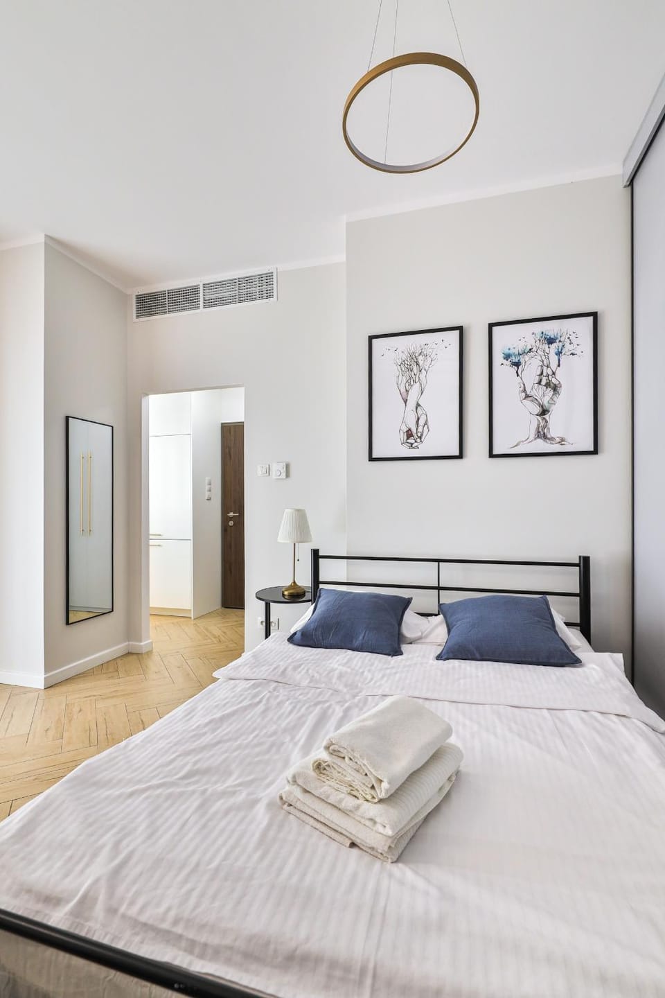 Bed, Photo of the whole room, wardrobe, air conditioner