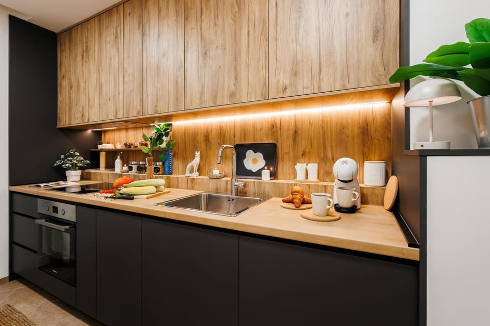 Coffee/tea facilities, Kitchen or kitchenette, dishwasher, oven, stove