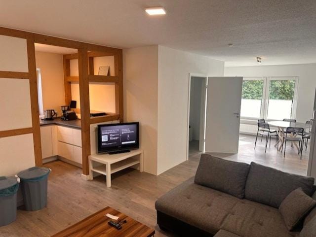 3 Schlafzimmer Wohnung für 6 Personen in Wörrstadt inkl Terrasse & Garten Apartment in Rhineland-Palatinate