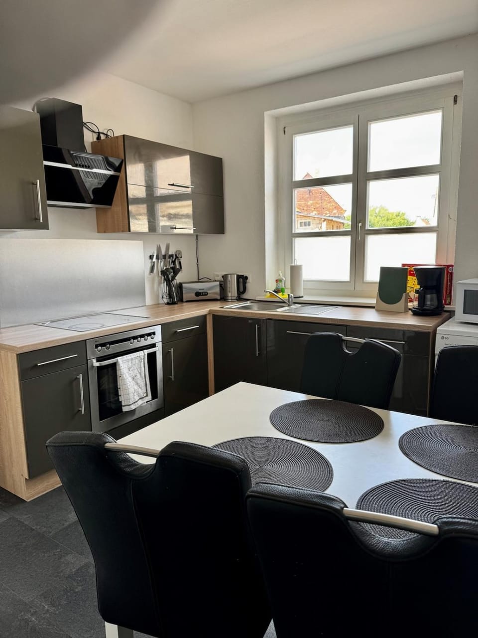 Kitchen or kitchenette, Dining area, pet friendly, stove, toaster