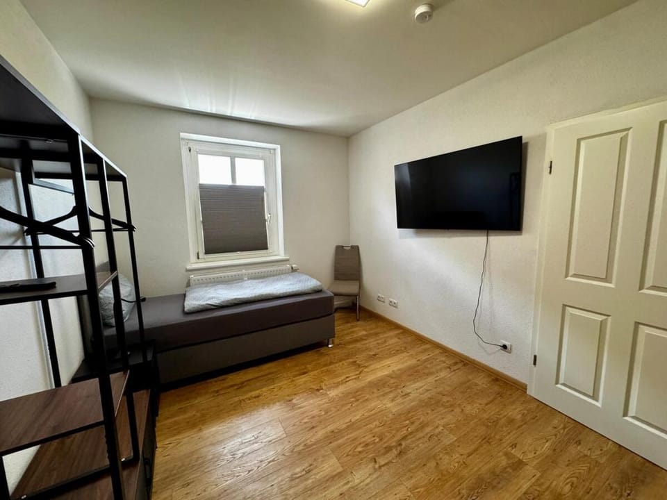 Bed, TV and multimedia, Photo of the whole room, Bedroom, wardrobe