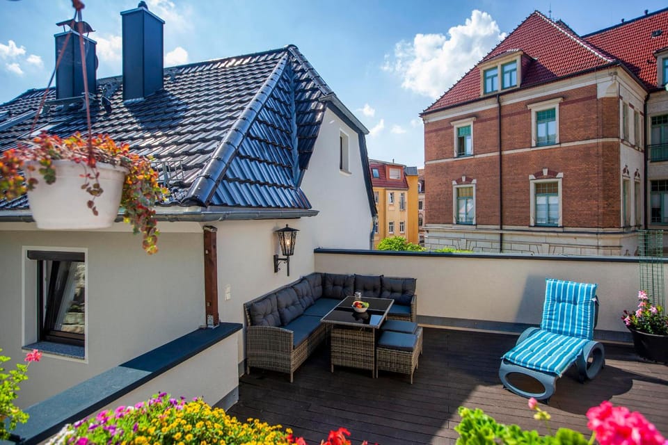 Balcony/Terrace, sunbed
