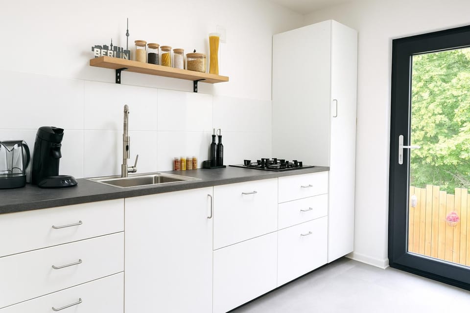 Coffee/tea facilities, Kitchen or kitchenette, dishwasher, stove, kitchen