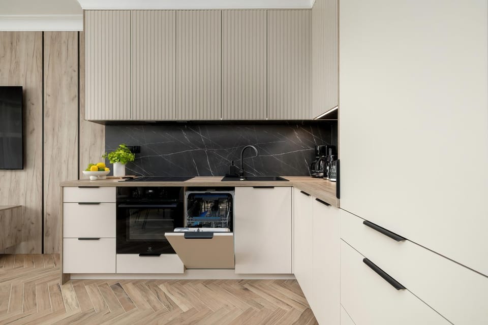 Coffee/tea facilities, Kitchen or kitchenette, dishwasher, oven, stove, toaster