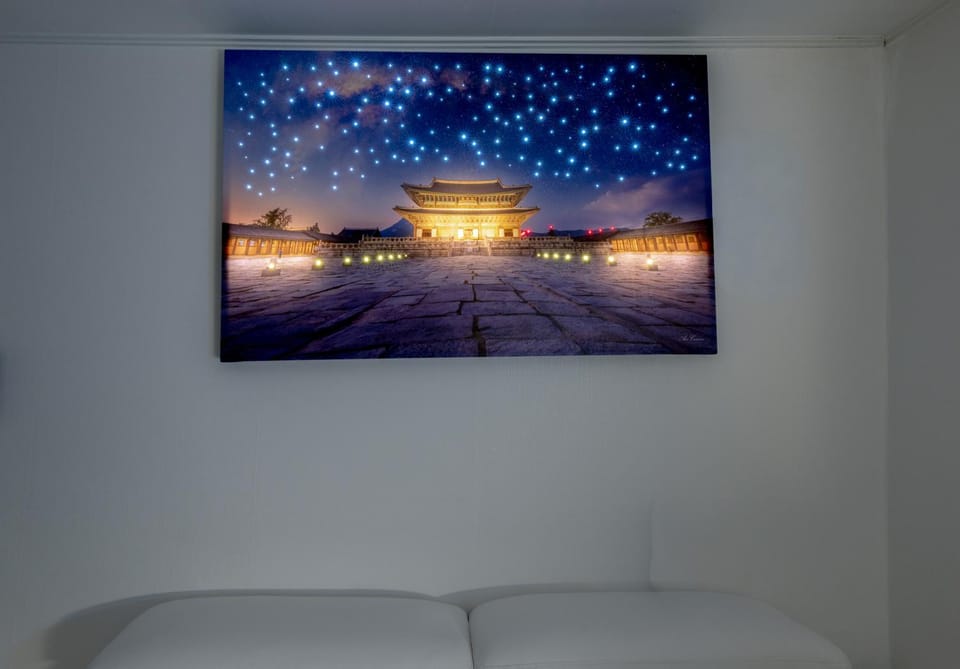 Photo of the whole room, Decorative detail, Bedroom