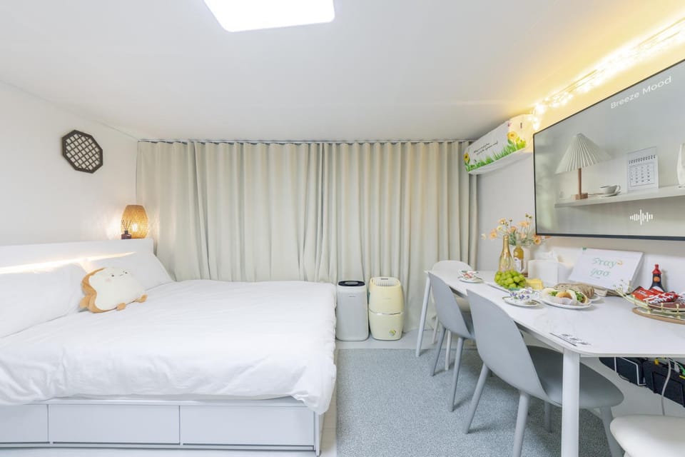 Kitchen or kitchenette, Bedroom