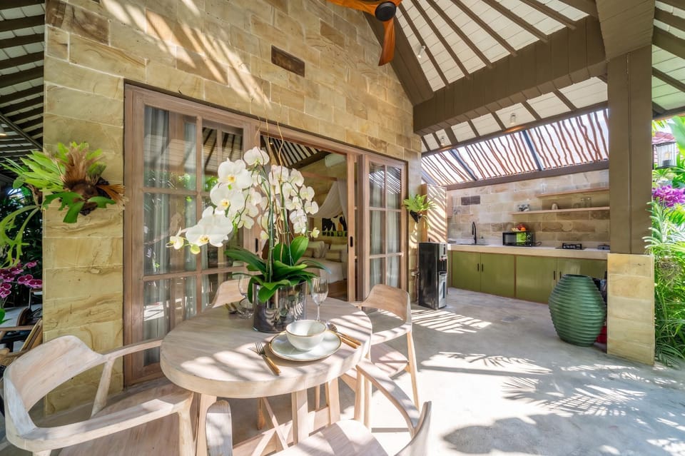 Patio, Dining area, kitchen