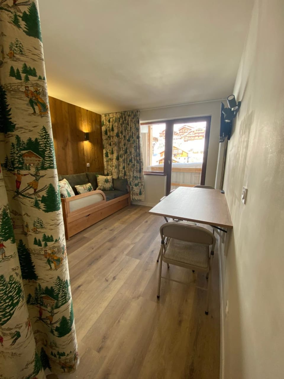 Photo of the whole room
