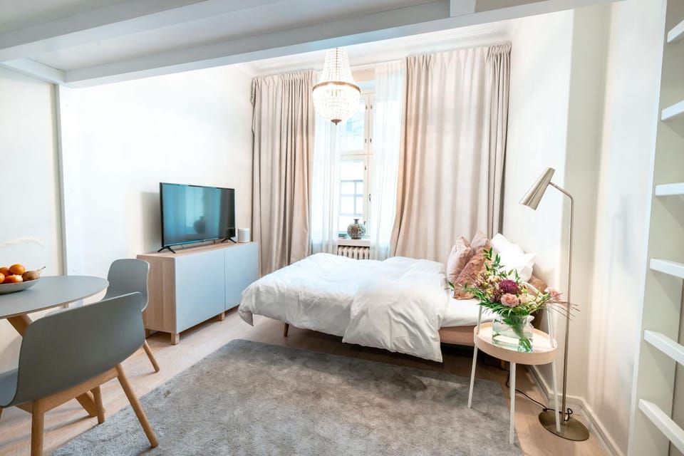 Bed, Living room, Photo of the whole room, Seating area
