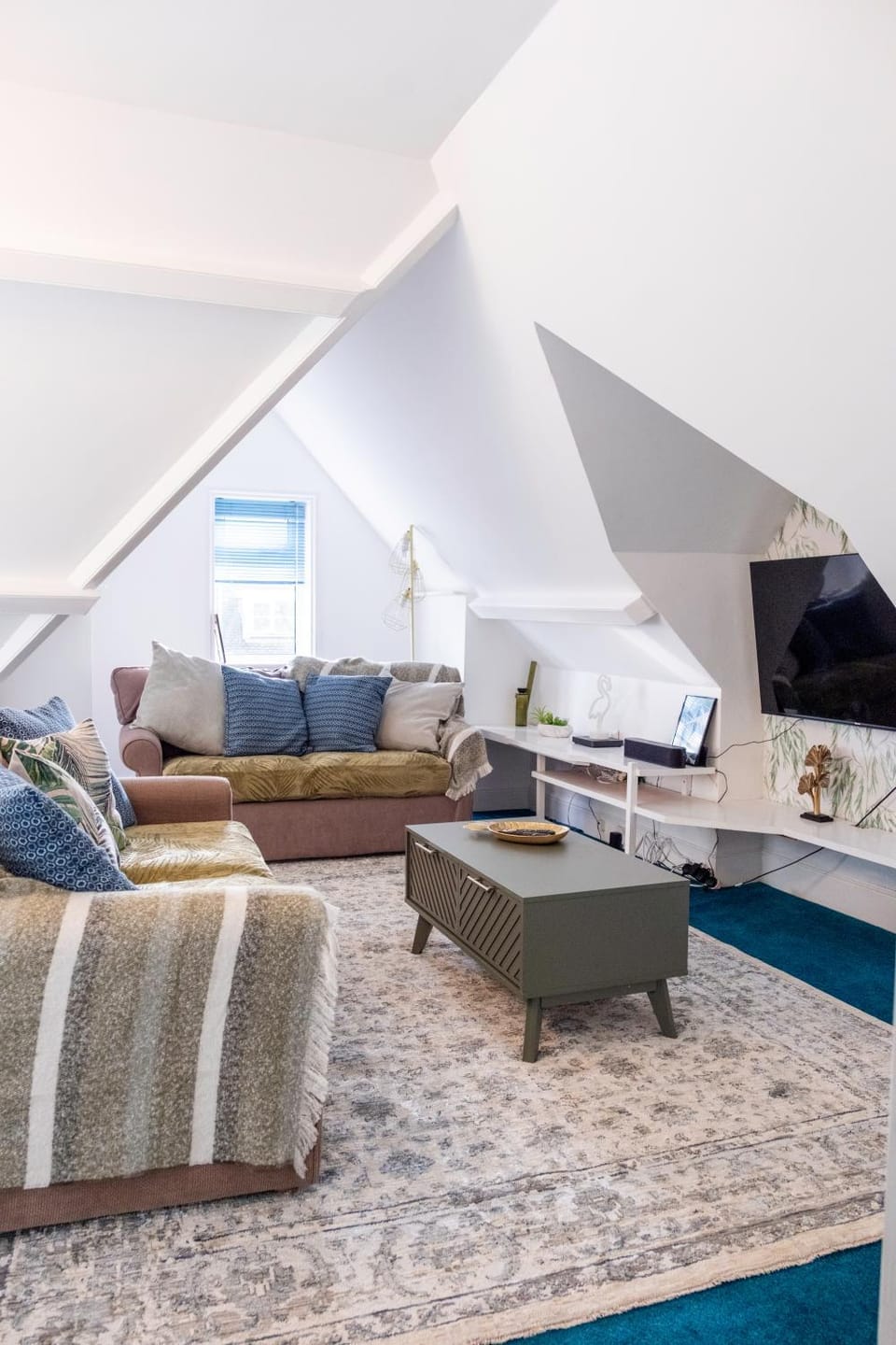 TV and multimedia, Living room, Seating area
