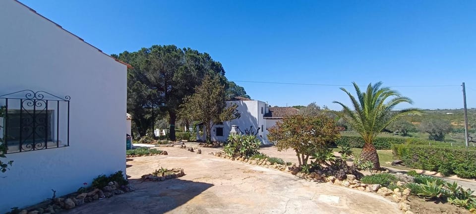 Classic Countryside Cottage with Private Balcony - Casa 2 Villa in Guia