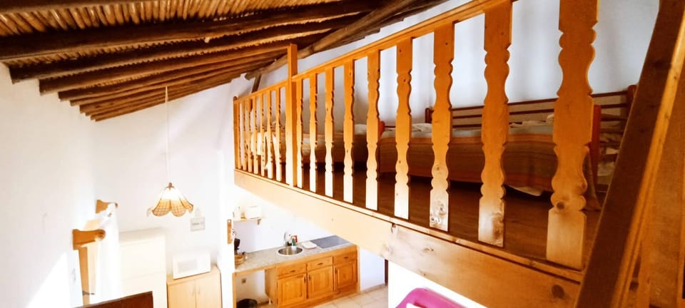 Charming Duplex Cottage with Mezanine & Pool - Casa 3 Villa in Guia