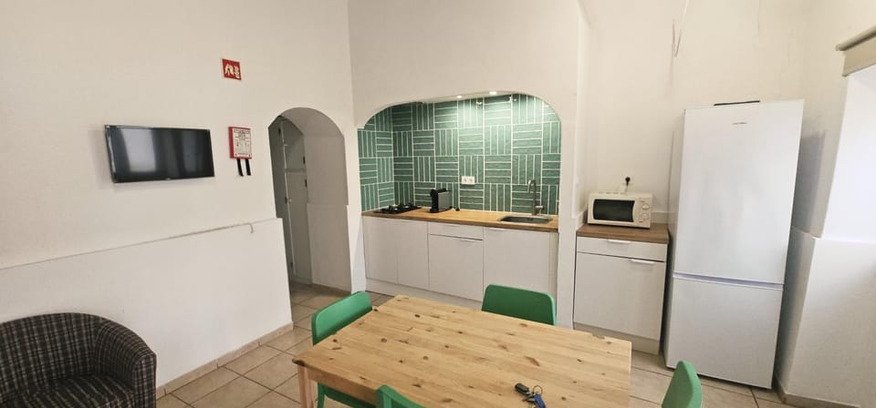 Cottage with Queen Bed & Pool - Casa 4 Villa in Guia