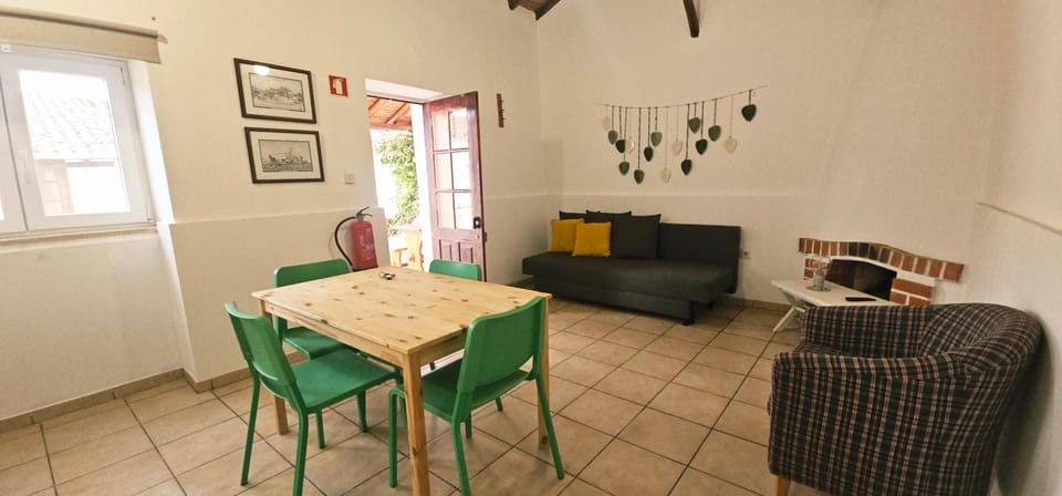 Cottage with Queen Bed & Pool - Casa 4 Villa in Guia
