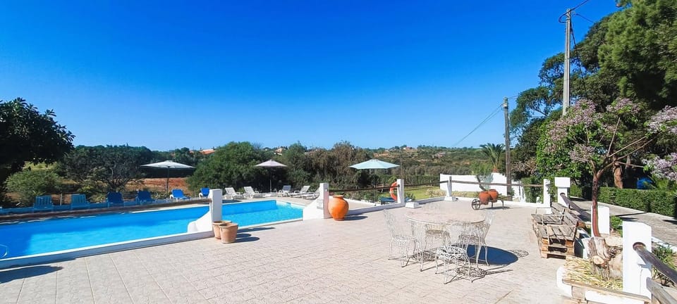 Large Traditional Studio with Balcony & Pool Access - Casa 7 Villa in Guia