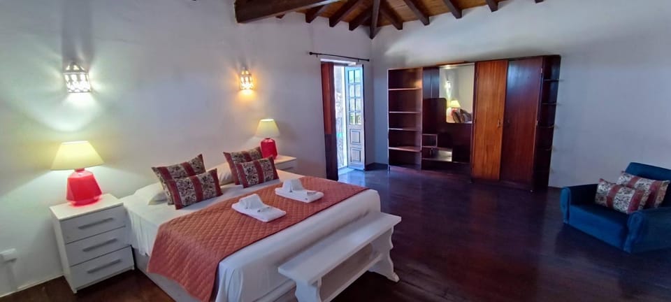 Rustic Countryside Loft with Private Balcony - Casa 8 Villa in Guia