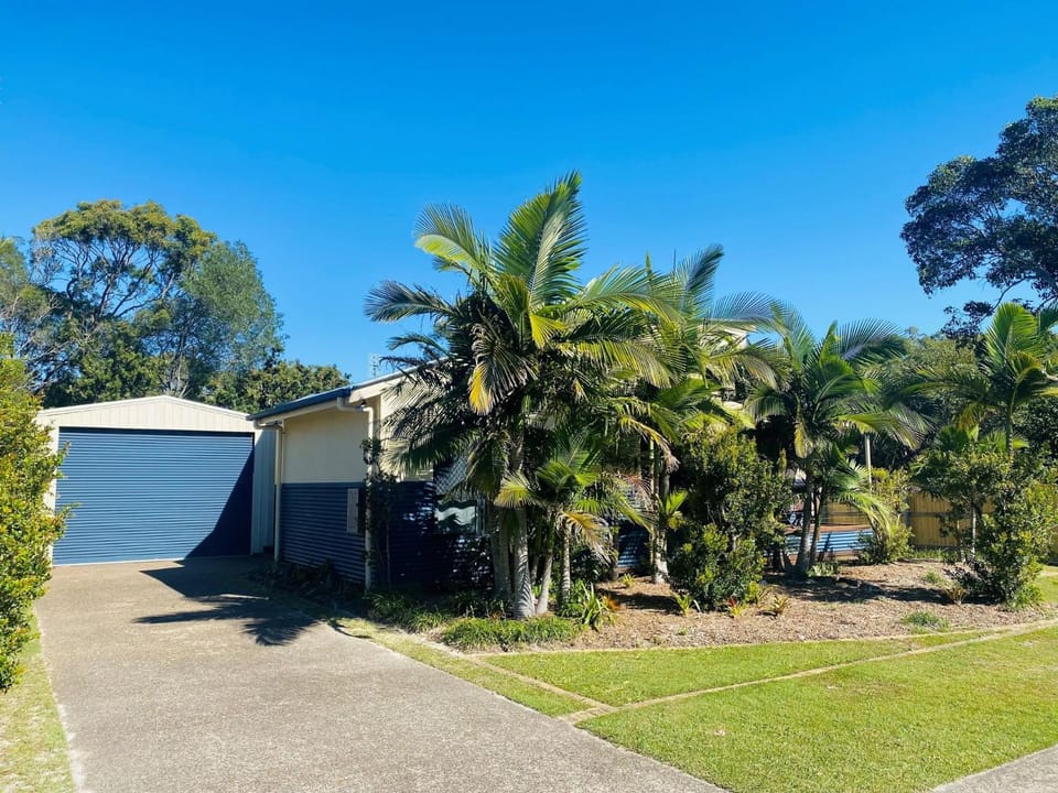 Sandys On Cypress - Rainbow Beach, pets welcome House in Rainbow Beach
