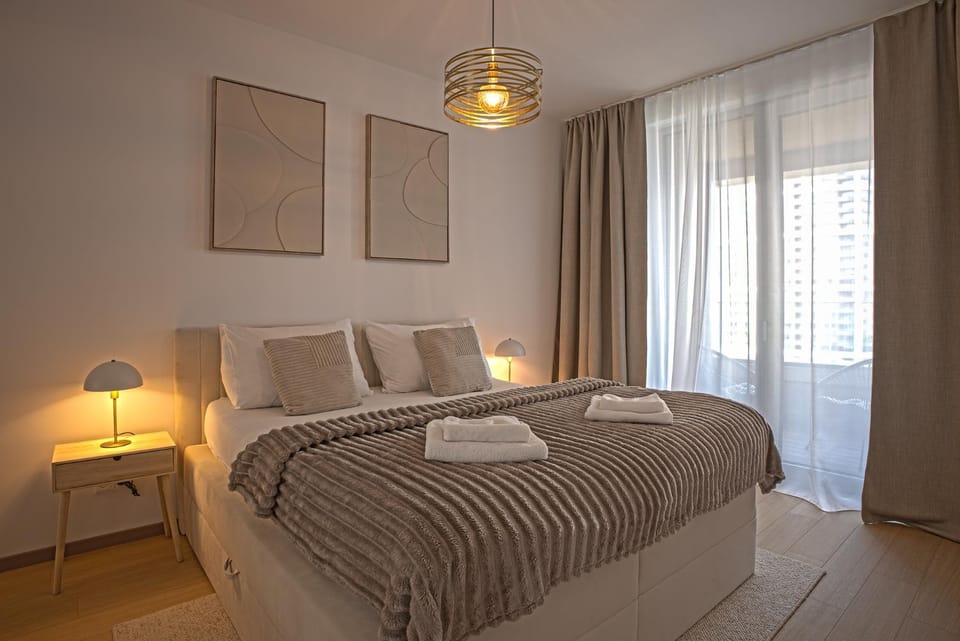 Bed, Bedroom, towels