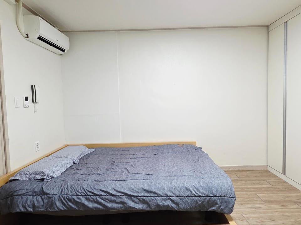 J 9-minute walk from Nakseongdae Station, quiet neighborhood studio Apartment in Gyeonggi-do