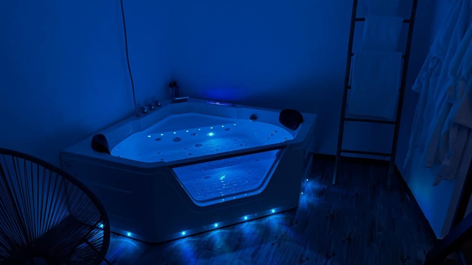 Hot Tub, Hot Tub