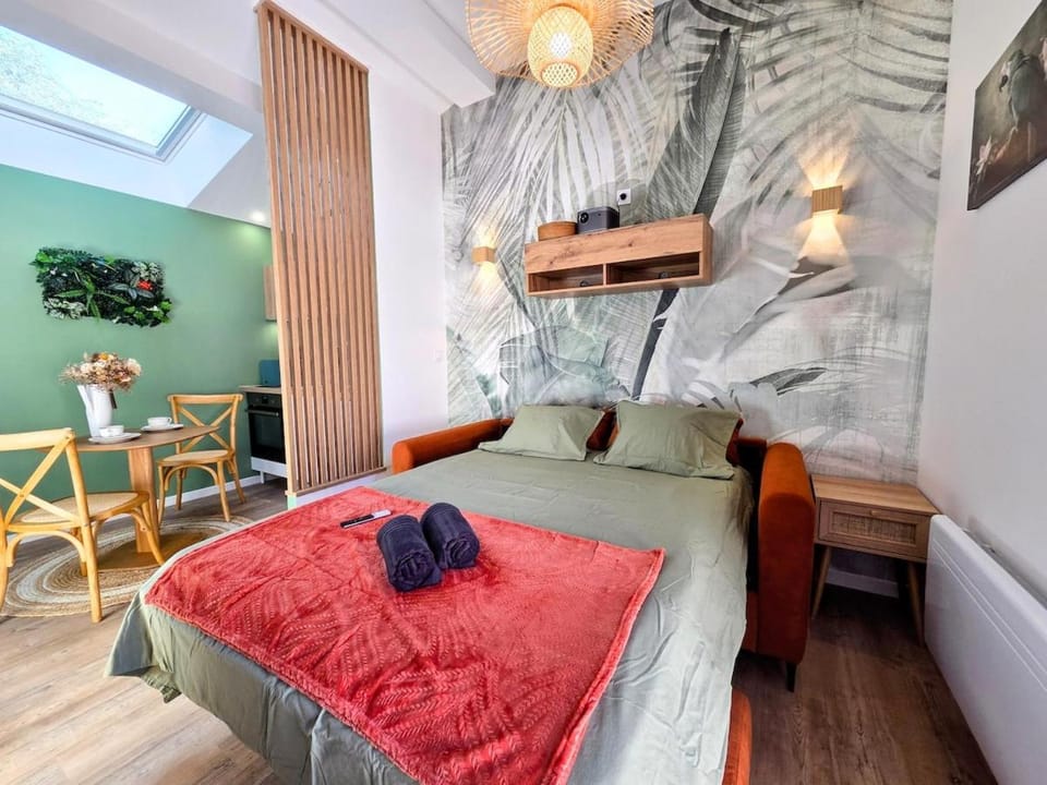 Living room, Photo of the whole room, Bedroom, towels
