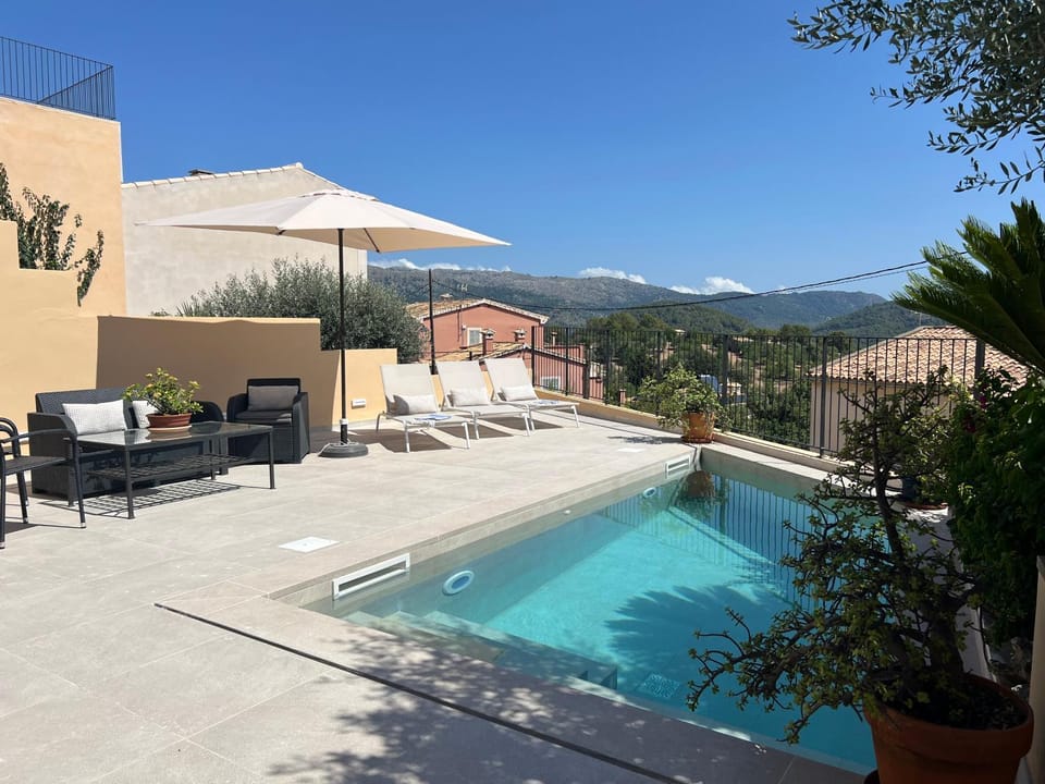 Property building, Patio, Day, Natural landscape, Solarium, View (from property/room), Balcony/Terrace, Balcony/Terrace, Mountain view, Pool view, Swimming pool, Swimming pool, sunbed